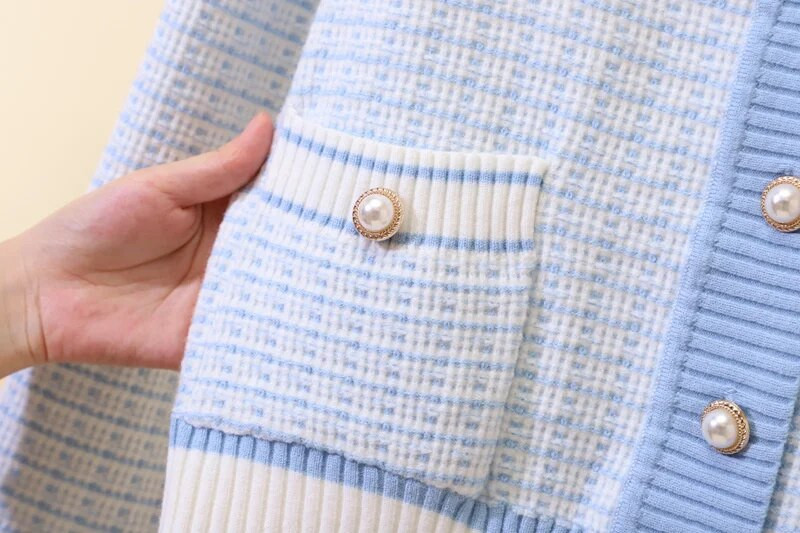 2022 m. Korėjos mados languotas trumpas megztinis, moteriškas megztinis su V kaklu, moteriškas rudens, žiemos laisvalaikio vintago mezginys