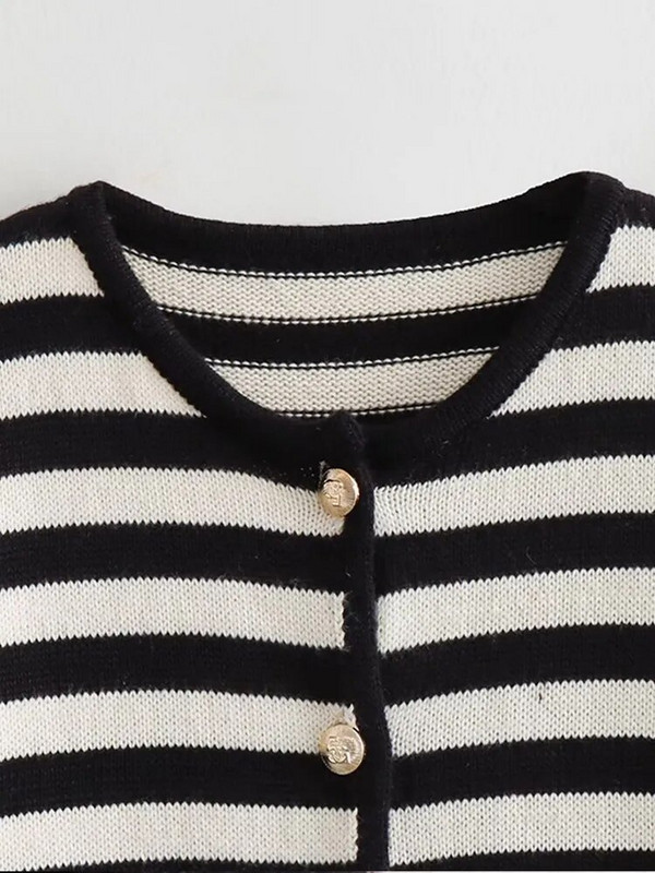 Pleteni prugasti kardigan, ženski jednoredni, ležerni, osnovni univerzalni pleteni predmeti Ženska jesenska moda 2023., skraćeni pulover s O-izrezom