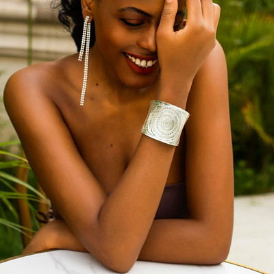 Lacteo vintage srebrna široka manžetna narukvica Trendovski ženski nakit Veliki metalni geometrijski otvoreni narukvice Dodaci Ulični stil