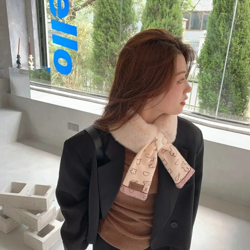 Korejas stila gudrs, mazs lācis krustojums, vienkāršs adīšanas krustojums, slinks ar siltu mazu šalli Sieviešu šalle