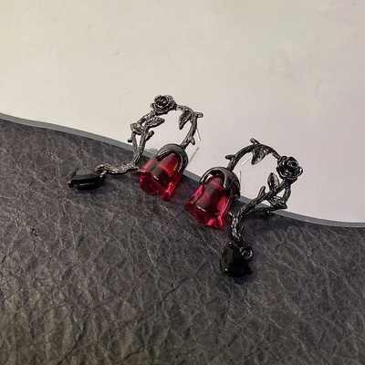 Nove gotičke naušnice s privjescima u obliku tekućeg srca i križa Y2K crveni cirkon Ljubavne viseće naušnice Nepravilne estetske naušnice s resicama