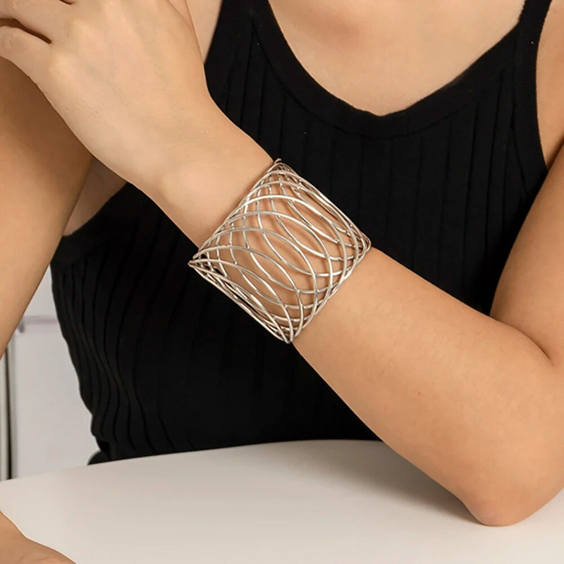 Lacteo Modna narukvica sa širokim manžetama Metalni šuplji krug Otvorena narukvica za žene Dame Podesivi nakit Vjenčani darovi Novo