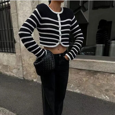 Ženski modni džemper Kardigan Bijeli crni prugasti pleteni džemper 2023 Jesen Zima Kratki kardigan Ženski kardigan dugih rukava