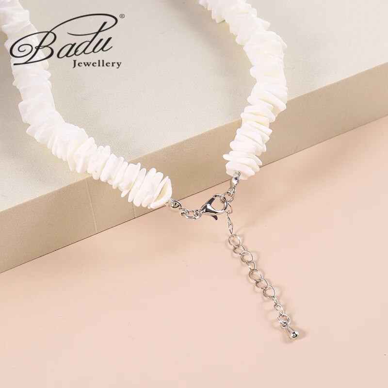 Badu Bohemia Bijela ogrlica od prirodnih školjki Nepravilan šljunak Chip Shell Choker Modni ljetni nakit za plažu Puka ogrlice Žene