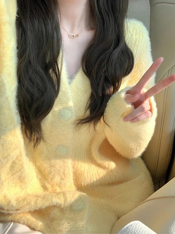 Sieviešu džemperu jaka 2023. gada jauns poliestera dzeltens, salds V veida kakla izgriezums, mīksts trikotāžas jaciņš, maiga stila, vienrindu tops ar garām piedurknēm