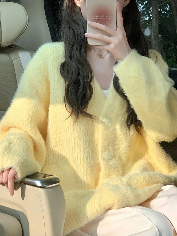 Sieviešu džemperu jaka 2023. gada jauns poliestera dzeltens, salds V veida kakla izgriezums, mīksts trikotāžas jaciņš, maiga stila, vienrindu tops ar garām piedurknēm