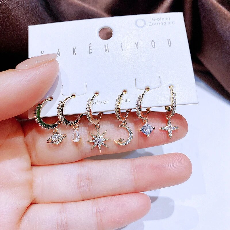 Augstākās klases kubiskā cirkona ūdens piliena mēness zvaigzne karājas auskaru komplekts sievietēm zelta krāsas kristāla rotaslietas