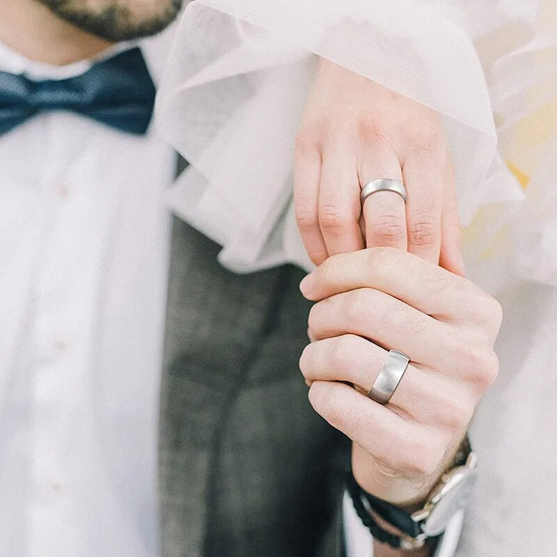 Tigrade 4/6/8mm matēts, vienkāršs sudraba/melns krāsas titāna gredzens vīriešiem minimālisma kāzu joslas saderināšanās gredzeni sievietēm vīriešu rotaslietas