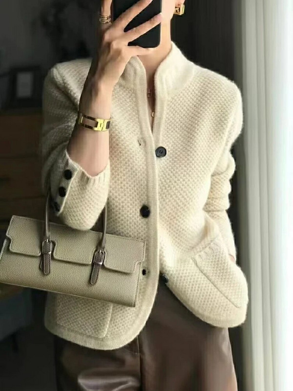 Biroja trikotāža Ziemas biezināts jaciņš stāvus apkakles džemperis brīvs mētelis Elegants gadījuma elegants dāmu pogas kabatas jakas topi