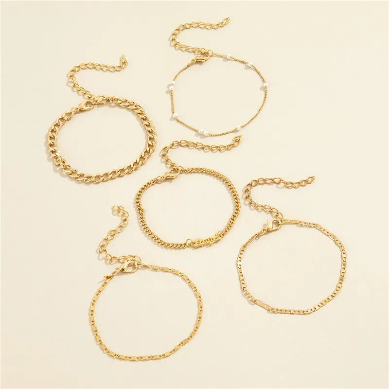 WUKALO boemske narukvice s anđelima u zlatnoj boji za žene Boho nakit Geometrijski slojeviti biserni lanac s privjescima Set narukvica