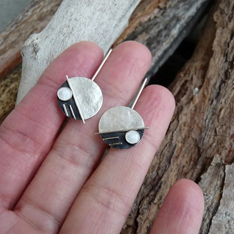 Vintage divu toņu metāla garie āķa auskari sievietēm etniskā sudraba krāsa melns pārklājums inkrustēts balts akmens pilināms auskari rotaslietas