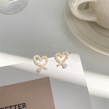 Нови перлени обеци Модни обеци във формата на сърце за жени Блестящи изискани перлени обеци Парти бижута Фестивални подаръци