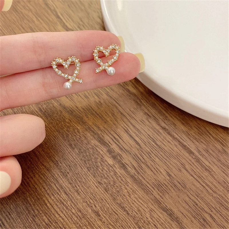 Jauni pērļu auskari Modes sirds formas auskari sievietēm spīdīgi izsmalcināti pērļu auskari ballītes rotaslietas festivāla dāvanas