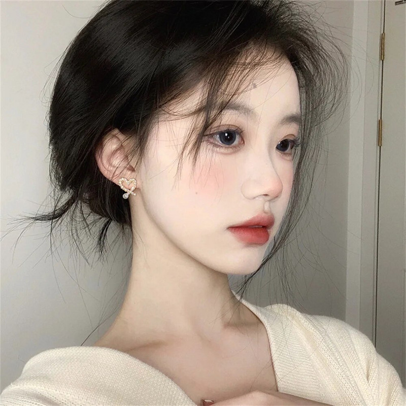 Jauni pērļu auskari Modes sirds formas auskari sievietēm spīdīgi izsmalcināti pērļu auskari ballītes rotaslietas festivāla dāvanas