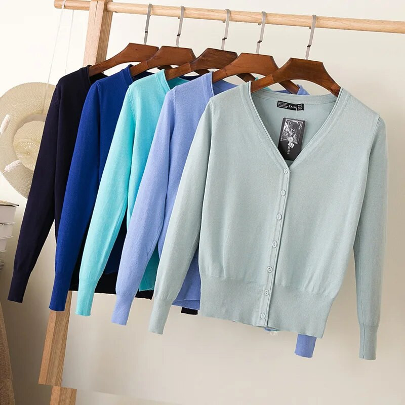 Rudens un ziemas sieviešu trikotāžas jaka 2023. gada vienkrāsains V veida kakla izgriezums ar garām piedurknēm, trikotāžas trikotāžas modes klasisks džemperis