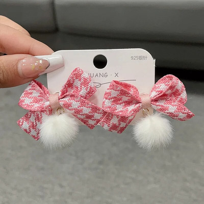 Korejske ružičaste viseće naušnice za žene, djevojke, slatka pahuljasta kuglasta mašna, pom naušnica, jesen, zima, kawaii božićni dječji nakit