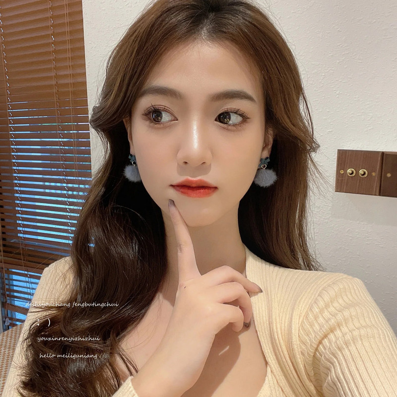 Korejske ružičaste viseće naušnice za žene, djevojke, slatka pahuljasta kuglasta mašna, pom naušnica, jesen, zima, kawaii božićni dječji nakit