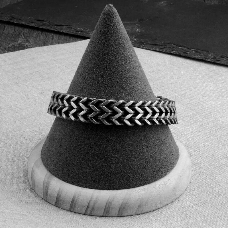 Augstas kvalitātes nerūsējošā tērauda rokassprādzes vīriešiem Vintage Forša dubultā apmales ķēde plūmju ziedu raksts panku magnēta aizdare vīriešiem dāvana