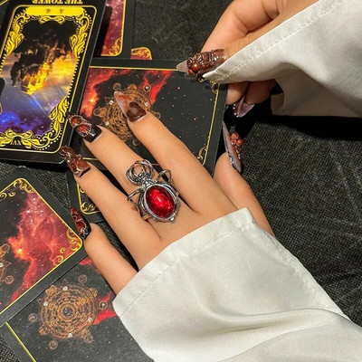 Gotička ogrlica s privjeskom u obliku srca crvene boje breskve. Sliver Ghost Claw Love Kratka ogrlica Punk pretjerani lanac za ključnu kost za žene Nakit