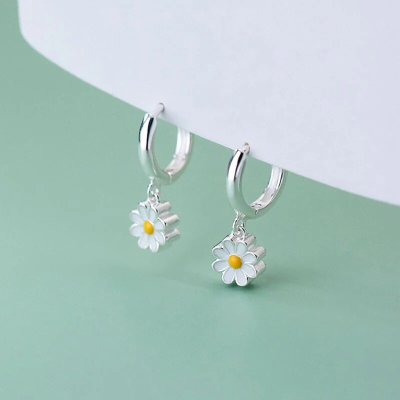 Slatke emajlirane naušnice s privjeskom u obliku cvijeta tratinčice za žene Korejski slatki krug Viseće naušnice Djevojka Vjenčanje Fini nakit Poklon