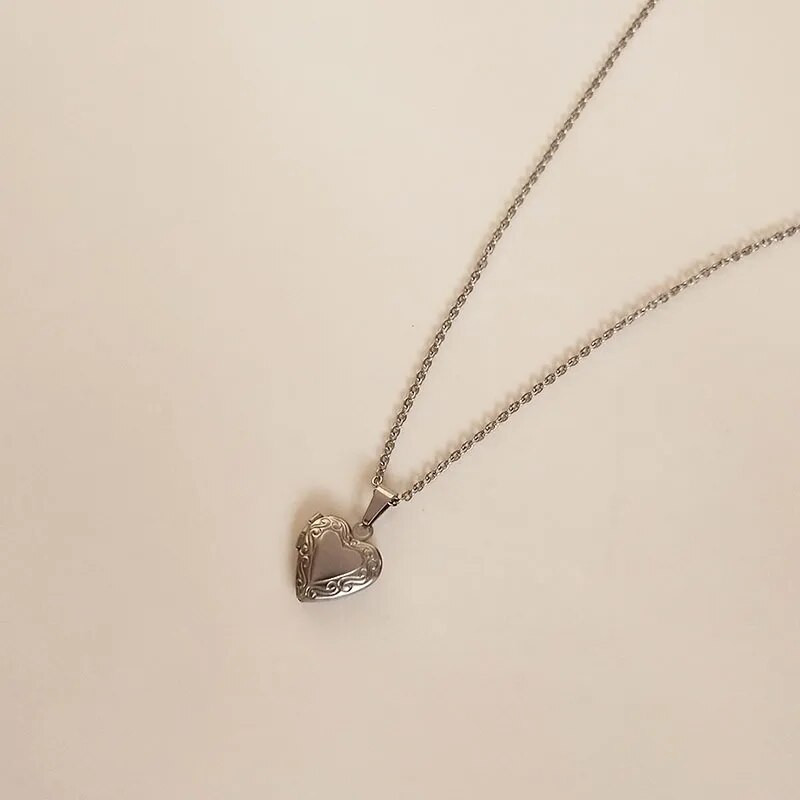 1 gab. Maza, iegravēta sirds foto rāmis kulonu kaklarota mīlestības sirds piekariņi peldošas medaljona kaklarotas sieviešu meiteņu piemiņas rotaslietas