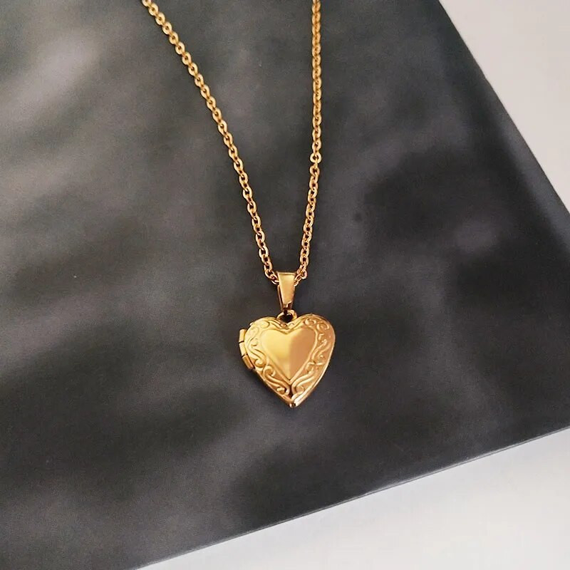 1 gab. Maza, iegravēta sirds foto rāmis kulonu kaklarota mīlestības sirds piekariņi peldošas medaljona kaklarotas sieviešu meiteņu piemiņas rotaslietas