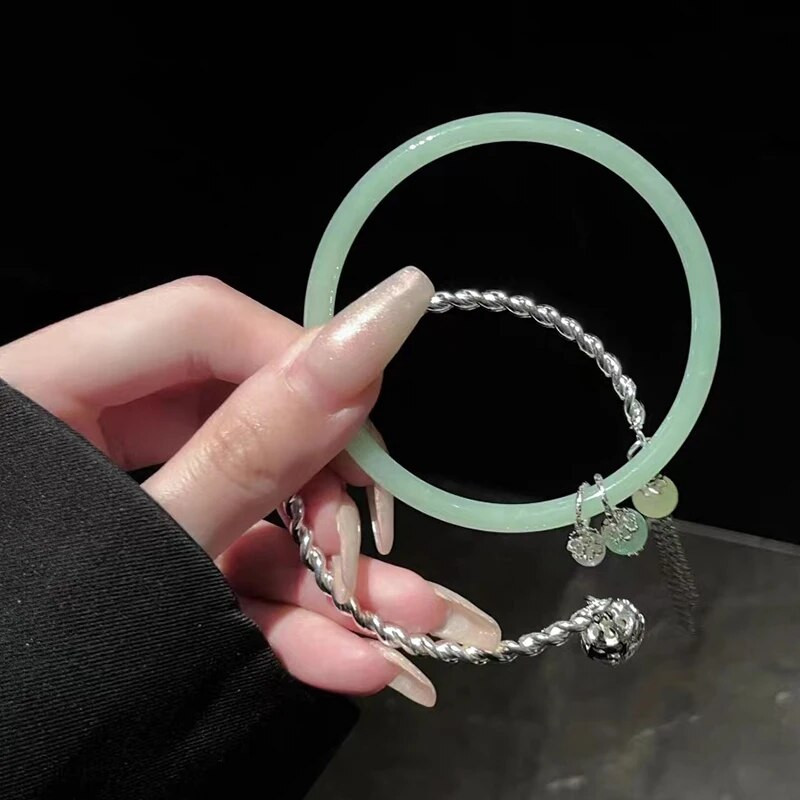 Vintage karkötő szél tiszta víz zöld utánzat jáde kalcedon nyitó Dingdang karkötő női csengő édes ékszer ajándék