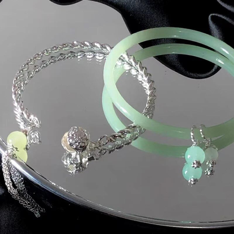 Vintage karkötő szél tiszta víz zöld utánzat jáde kalcedon nyitó Dingdang karkötő női csengő édes ékszer ajándék