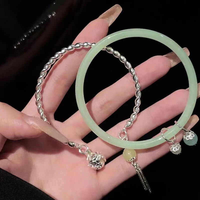 Vintage karkötő szél tiszta víz zöld utánzat jáde kalcedon nyitó Dingdang karkötő női csengő édes ékszer ajándék