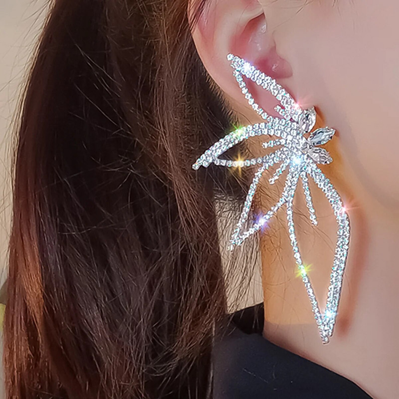 Európai és amerikai divatos eltúlzott cirkon juharlevelű virágos fülbevaló nőknek személyiségnyilatkozat ékszerajándék