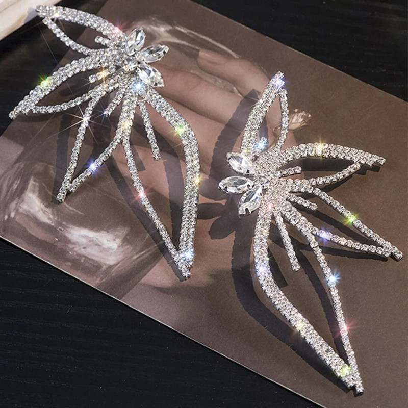 Európai és amerikai divatos eltúlzott cirkon juharlevelű virágos fülbevaló nőknek személyiségnyilatkozat ékszerajándék