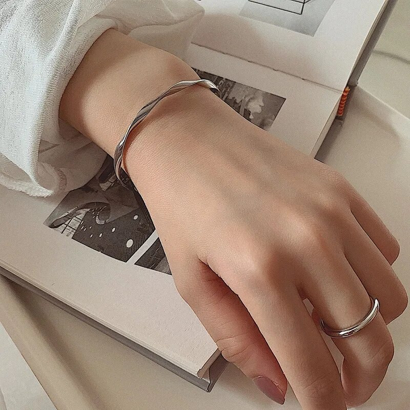 Išskirtinė paprasta rankogalių apyrankė moterims Mobius apyrankė rankų darbo susukta rankogalių apyrankė pagoniška amuleto atidarymo reguliuojama apyrankė