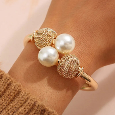 Ανοιχτό βραχιόλι INS Exaggerated Pearl Alloy Personalized Fashion Retro Simple Temperament Δώρο πάρτι κοσμημάτων