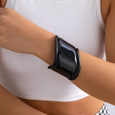 Νέο γαλλικό στυλ Ρετρό με κούφια φύλλα από τιτάνιο ατσάλι μινιμαλιστικής σχεδίασης Open Mouth Ομαλό βραχιόλι προσώπου Street Photography J