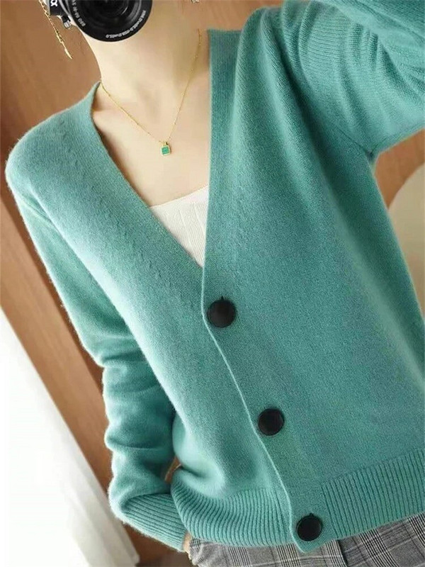 Sieviešu džemperis pavasara rudens vienkrāsains, ar V veida kakla izgriezumu, ar garām piedurknēm, brīvs, moderns sieviešu apģērbs