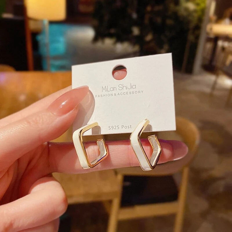 Vintage balti melni emaljas kvadrātveida auskari sievietēm temperaments salda tendence ģeometrija auss modes rotaslietas meitenei