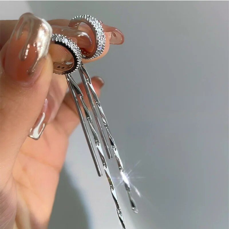 Hõbedase värvi kristallist tutti läbistava manseti kõrvaklambriga kõrvarõngas naistele läikiv kivikett võlts kõhre augustamine ehted