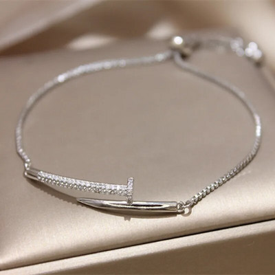 Klasikinio dizaino madingi papuošalai, mikro inkrustuoti cirkonio prabangios apyrankės, skirtos moteriai švytinti šventiniam vakarėliui, paprasta kasdienė apyrankė