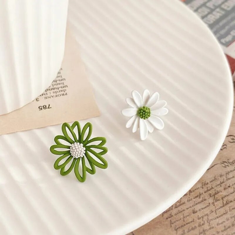 μικρά σκουλαρίκια μαργαρίτα γυναικεία κούφια σκουλαρίκια λουλούδι σκουλαρίκια λουλούδι ήλιο σκουλαρίκια χρυσάνθεμα πέταλα Κορεάτικη έκδοση