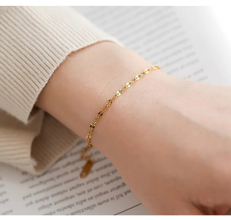 Bezmaksas piegāde Nerūsējošā tērauda zelta rokassprādzes Luksusa dizaina Flash Ripple dzirkstoša ķēdes rokassprādze sievietēm Minimālisma rotaslietas