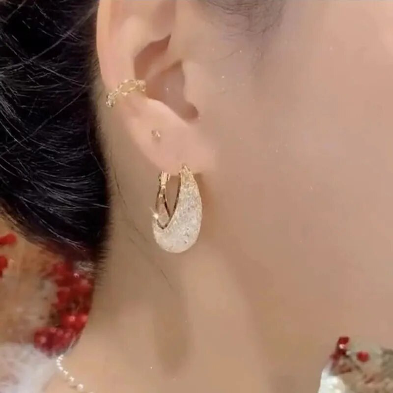 Franču augstās modes personalizēta dizaina auskari vieglai luksusa komplektācijai ar kristāla temperamenta gredzena auskariem