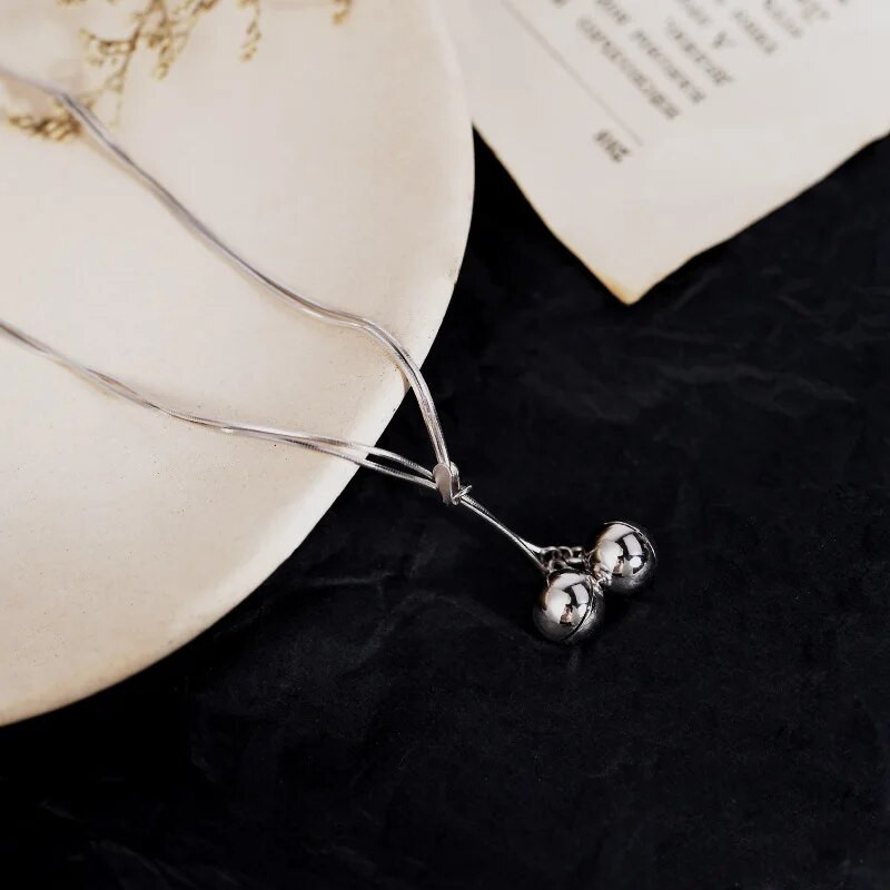 Paprasta elegantiška dvisluoksnė gyvatės grandinėlė mažo varpelio pakabukas nerūdijančio plieno apyrankės moterims temperamento riešo papuošalai, moteriški