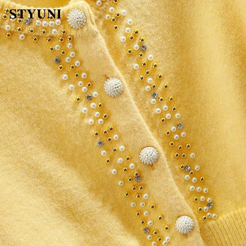 Geltonos spalvos siuvinėtos blykstės O formos kaklo prašmatnios ilgomis rankovėmis akrilo megztas moteriškas megztinis korėjietiškas mados storas kardiganas rudens žiema