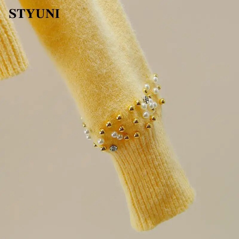 Geltonos spalvos siuvinėtos blykstės O formos kaklo prašmatnios ilgomis rankovėmis akrilo megztas moteriškas megztinis korėjietiškas mados storas kardiganas rudens žiema