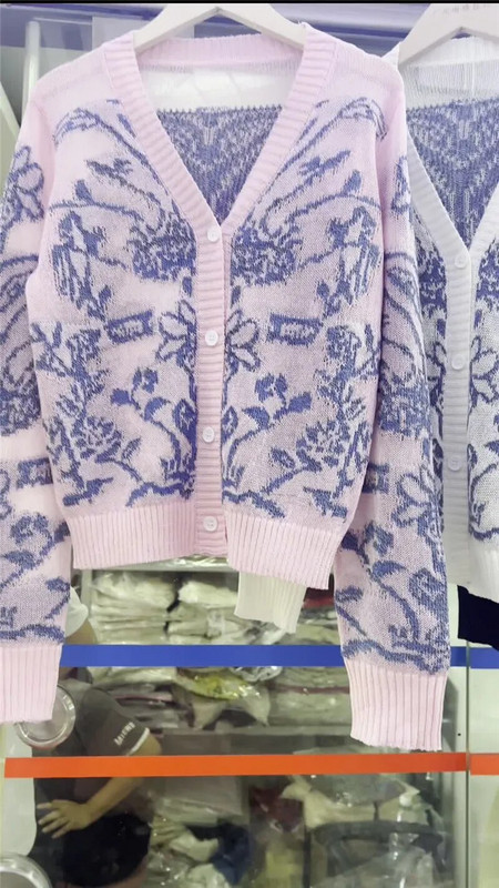 Pavasara rudens ziedu žakarda džemperis Sieviešu jaka ar V veida kakla izgriezumu garām piedurknēm gadījuma elegants trikotāžas jakas Kašmira skrejceļa virsdrēbes I996