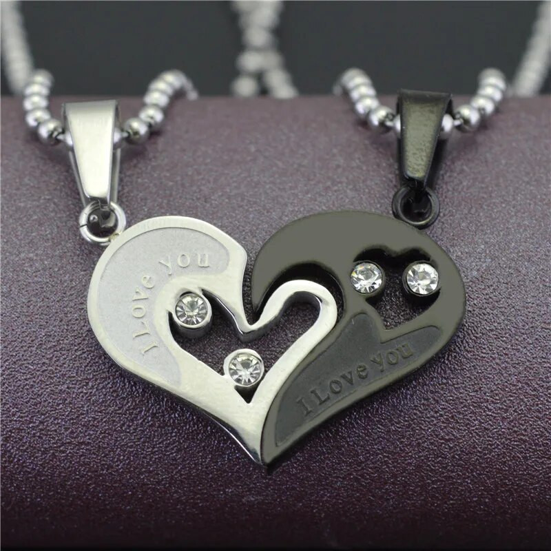 Izsmalcināta modes nerūsējošā tērauda mīlestības pārim atbilstoša kaklarota, šarms, sirds burtu rotaslietas, sirds pāra kaklarota dzimšanas dienas dāvana