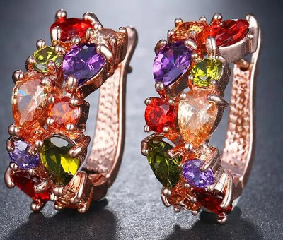 „Bettyue“ prekės ženklo mados žavesys 13 spalvų Monalisa auskarai blizgūs AAA cirkonio akinantys papuošalai moterims vakarėliui, akį traukianti dovana