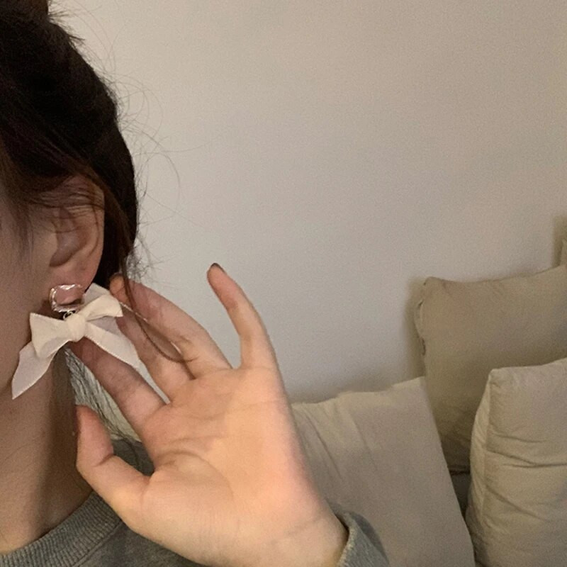 2023. g. jauni korejiešu saldie, melnbaltie tauriņi, sieviešu auskari, saldi audumi, mežģīnes, bantītes, meitenēm, modes auskari, rotaslietas, dāvanas