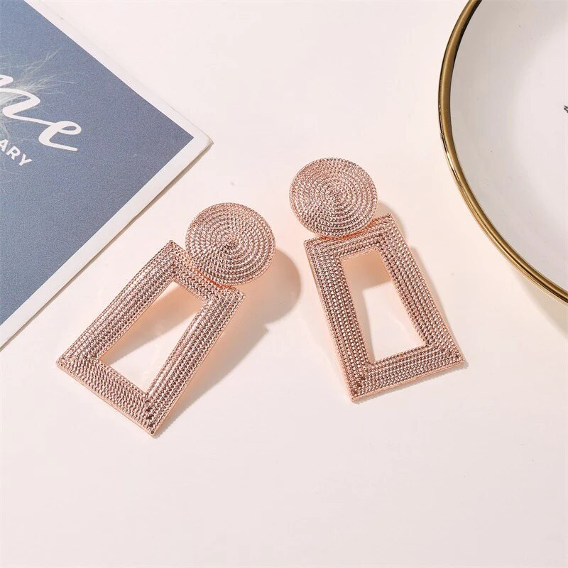 Yobest Hot Fashion Brincos Vintažiniai ilgi kvadratiniai auskarai Dideli geometriniai nuleidžiami auskarai moterims Klasikiniai aukso spalvos puikūs papuošalai