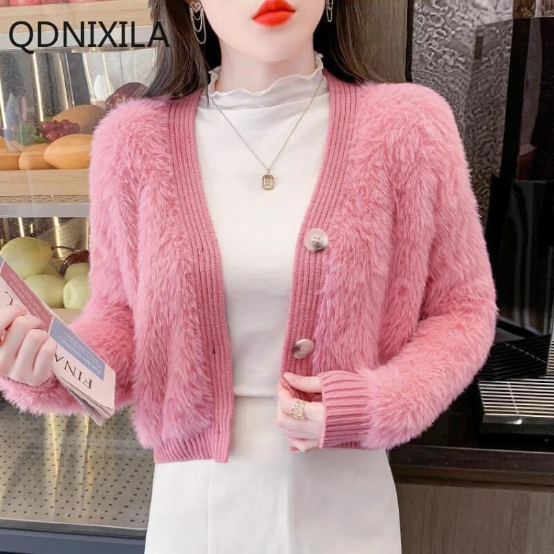 Madingi moteriški megztiniai 2023 m. rudens ir žiemos Nauji dirbtiniai audinės pūkiniai megzti striukė Stora V formos iškirpte, tingūs moteriški megztiniai, nertiniai megztiniai